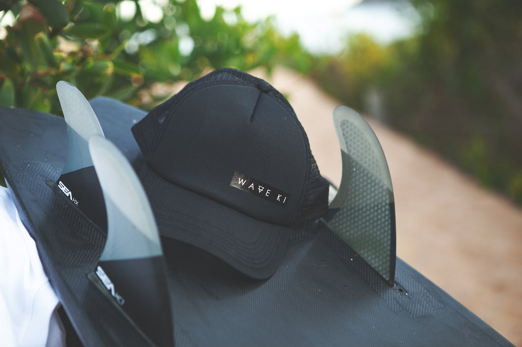 WAVE KI ICON TRUCKER CAP - Black